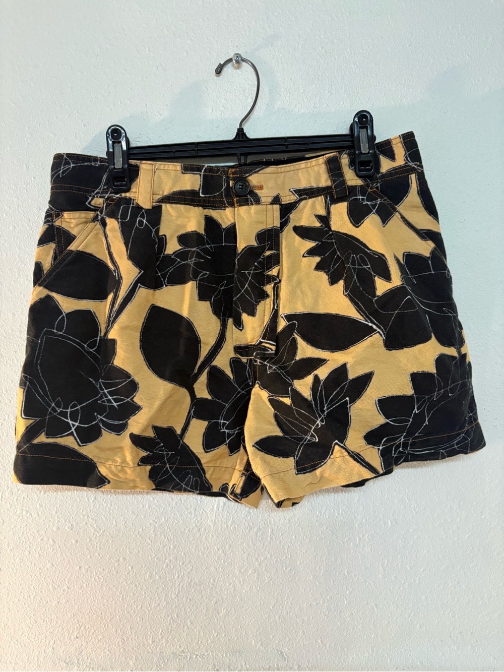 JACQUEMUS Women’s Floral Print Shorts - Black & Mustard